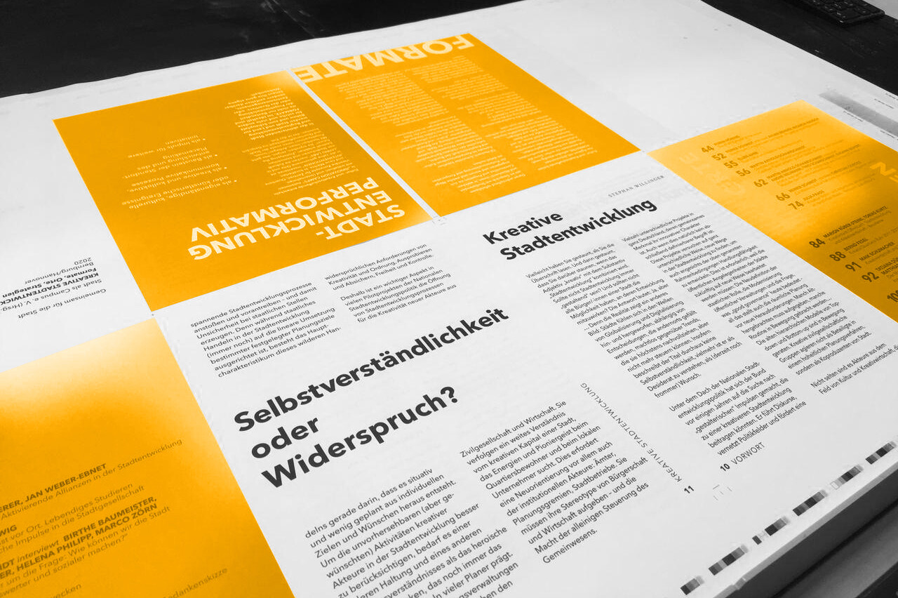 Druckbogen der Veröffentlichung Kreative Stadtentwicklung. Sichtbare Kapitel: Selbstverständlichkeit oder Widerspruch? und Kreative Stadtentwicklung.